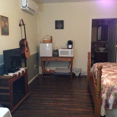 Swan Song Inn Marshfield Buitenkant foto